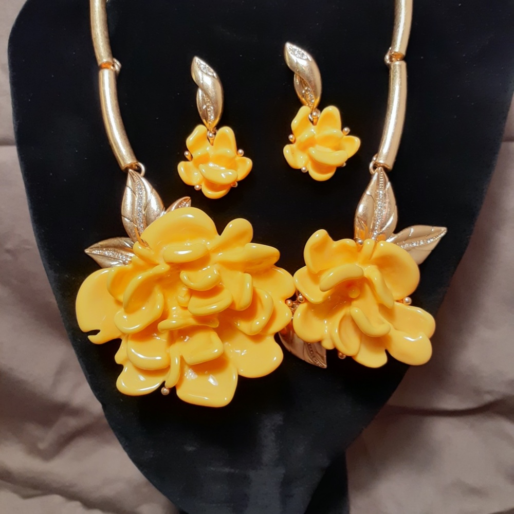 Signed Oscar de la Renta Marigold Necklace Set - Picture 2 of 8